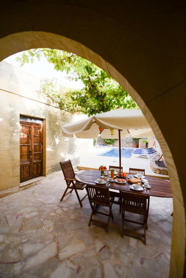 Tal-Masklu Farmhouse Gharb  Exterior photo